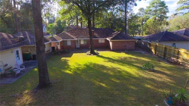 Building Photo - 25602 Oakhurst Dr