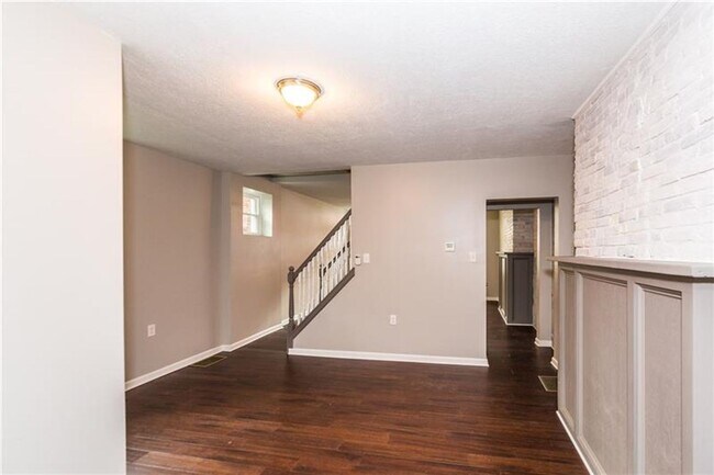 Building Photo - Beautiful 2 bed, 2.5 bath luxury home in S...