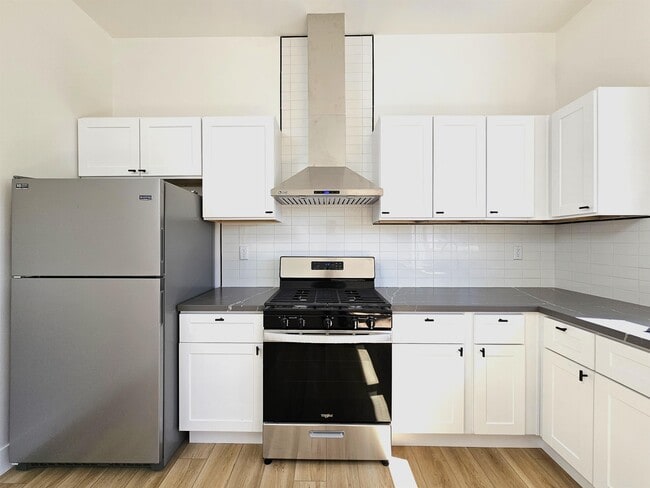 Building Photo - 2711 W 60th St