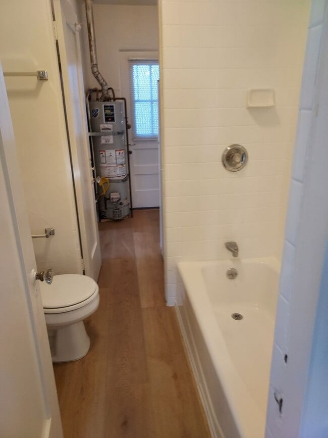 Building Photo - 2564 E. BROADWAY-