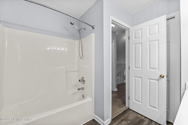 Building Photo - 11001 Bay Run Dr