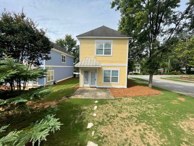 Building Photo - PRE-LEASING FOR AUGUST 2026!