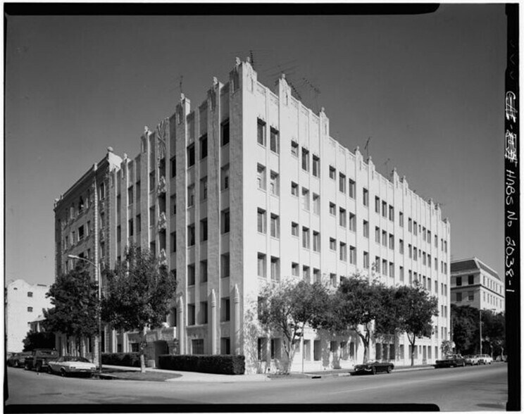 Building Photo - Valdamour Apartments