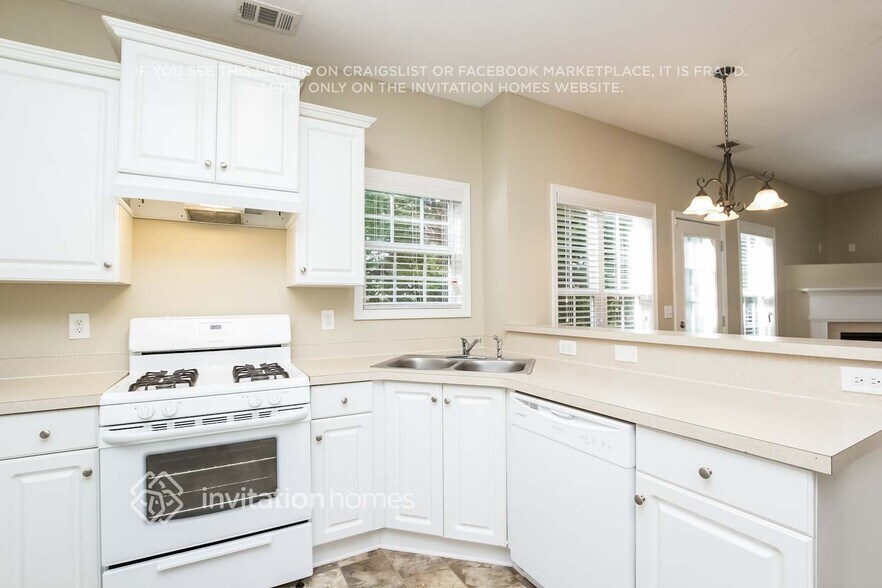 Building Photo - 117 Omega Ct