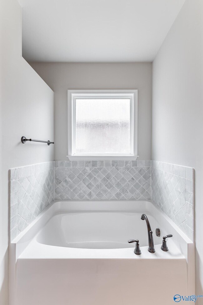 Building Photo - 122 Princewater Dr