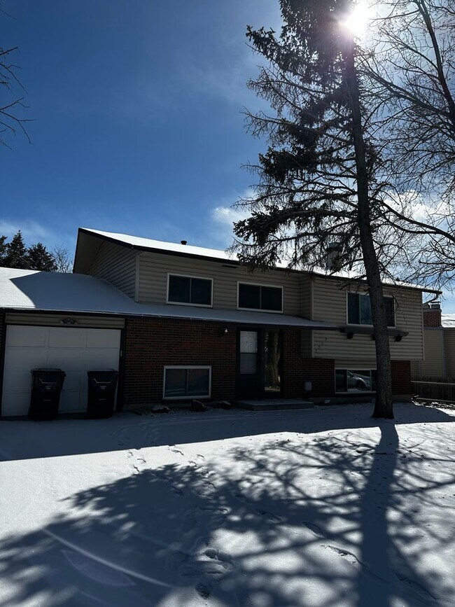 Building Photo - READY NOW!! Fantastic 4-bedroom,2 bath 1 car garage!