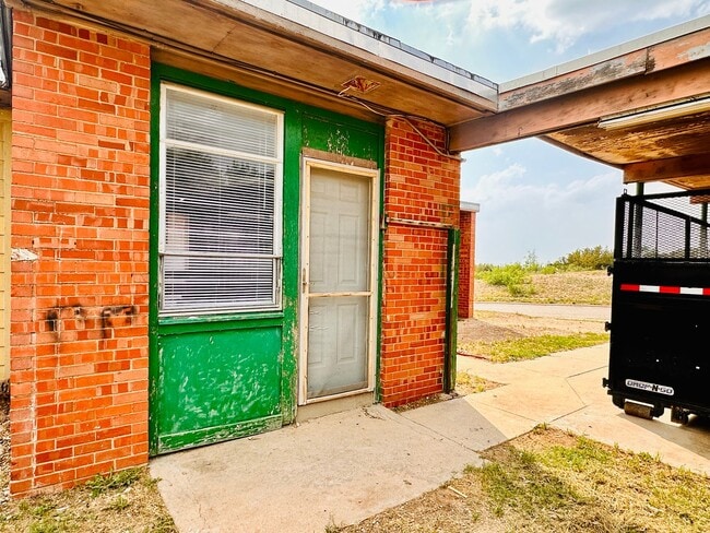 Building Photo - 2523 Dow Dr