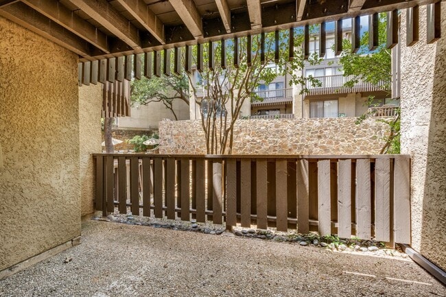 Building Photo - Prime Las Colinas Location! Spacious Condo Minutes from Dining, Entertainment & Major Employers