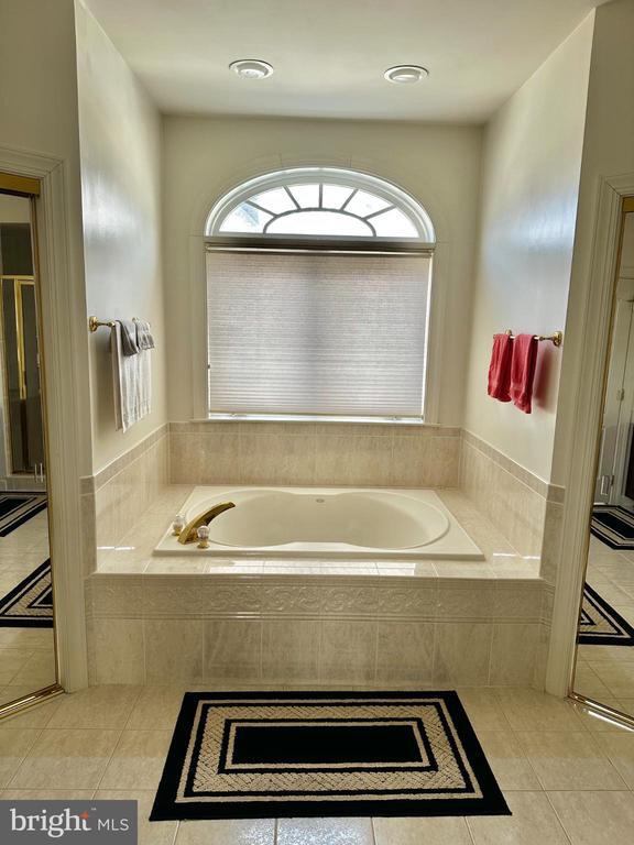 Building Photo - 1607 Seneca Ave