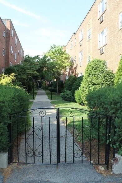 Building Photo - 67 Colborne Rd
