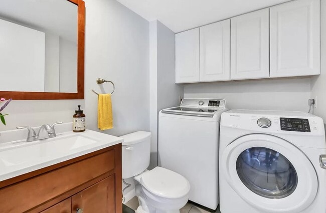 Building Photo - 117 1st Way