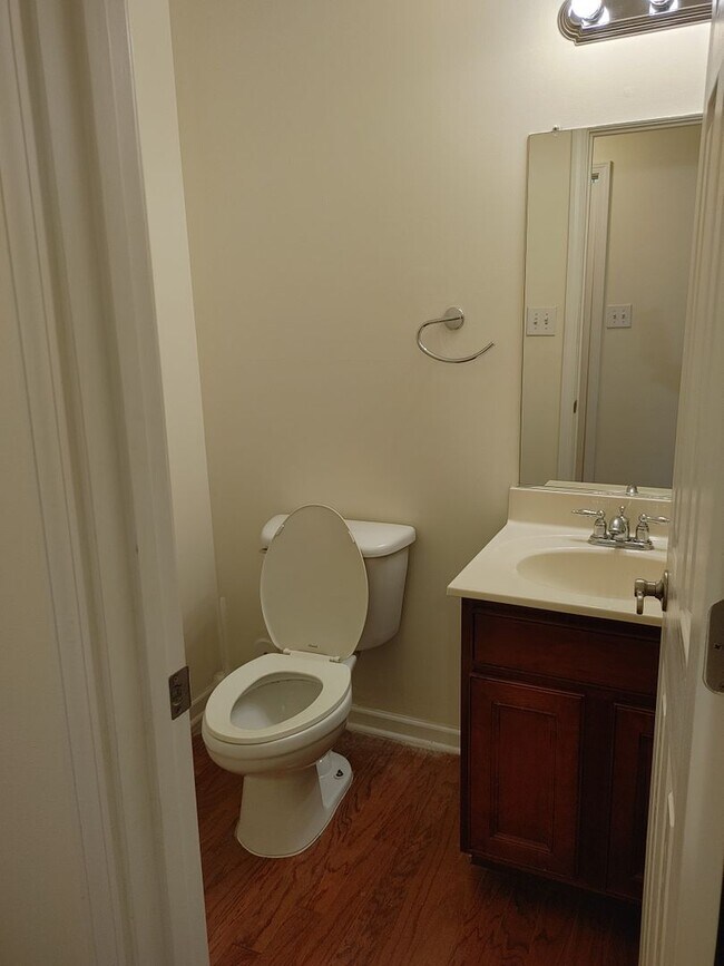 Building Photo - West Knoxville 37909 - Beautiful & newly remodeled with 4 bedroom, 3.5 baths - Call Sharon Arnwin...