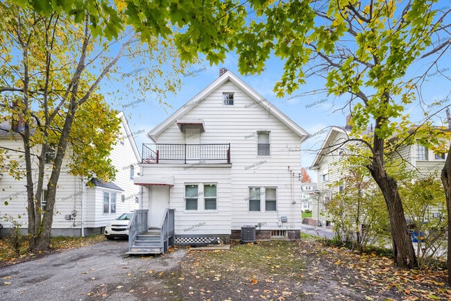 Building Photo - 912 Yellowstone Rd