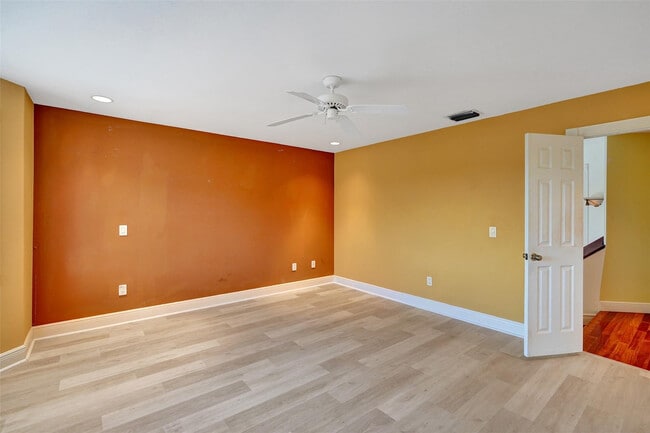 Building Photo - 10902 Tamoron Ln