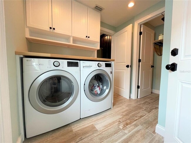 Building Photo - 17045 Dolphin Dr