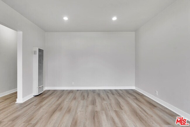 Building Photo - 713 W 118th St