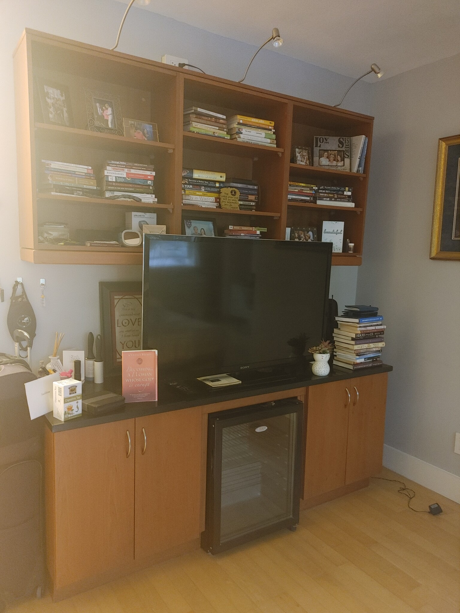 Mini fridge can be removed for 2nd desk to work from home if needed. - 1301 N Ode St