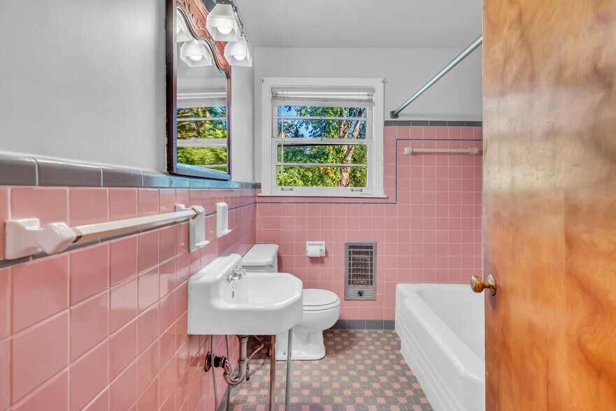 Building Photo - 526 Davidson Rd