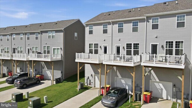 Building Photo - 163 Anthem St