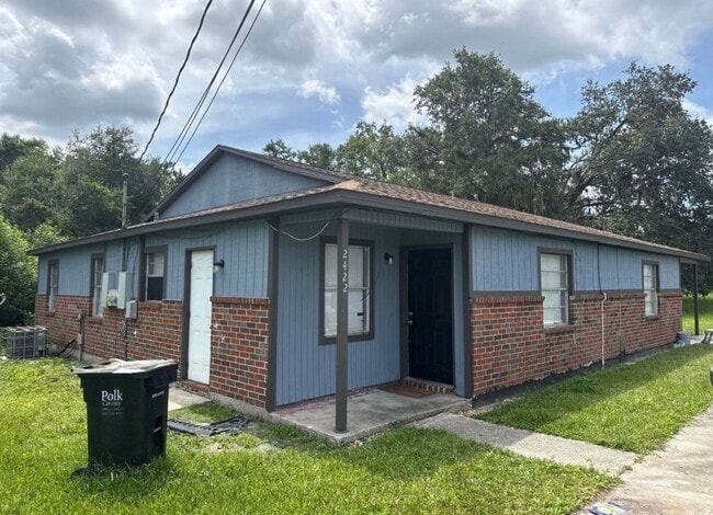 Primary Photo - Three Bedroom Two Bath in the Combee Settl...