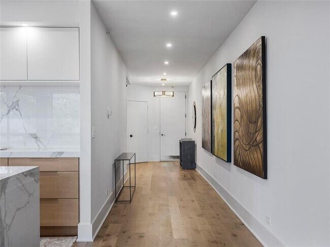 Building Photo - 2660 Peachtree Rd NW