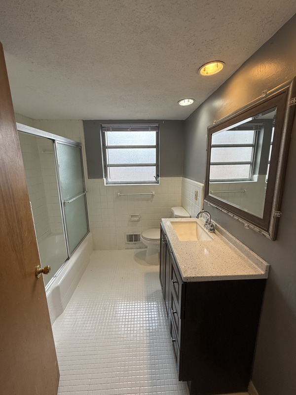 Building Photo - 1111 Elm Park Dr