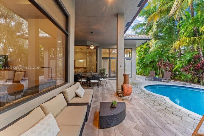 Building Photo - 10775 Blue Palm St