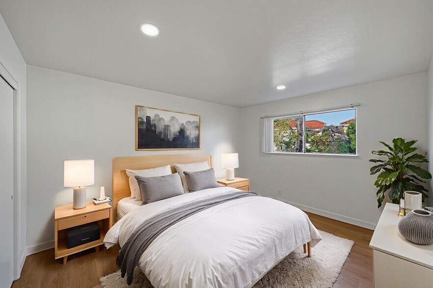 Building Photo - 1731 Ross Cir