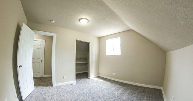 Building Photo - Fully Remodeled 4 Bedroom 2.5 Bathroom