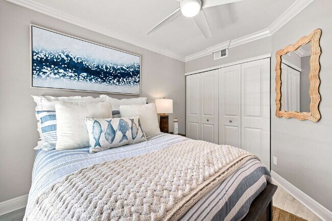 Building Photo - Chateau Vanderbilt 3 bedroom condo with water views.