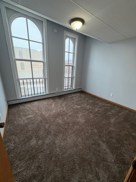 Building Photo - 205 Plum St