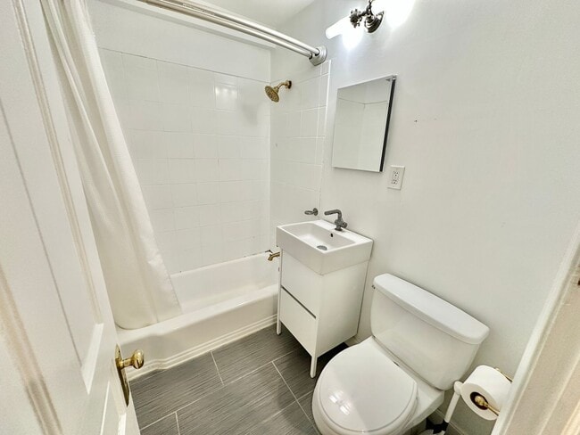 Building Photo - Historic Georgetown Sunny 2 Bedroom 1.5 Ba...