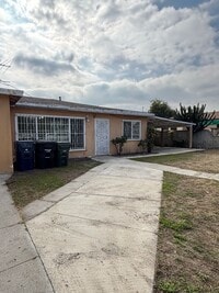 Building Photo - Spacious 3 bedroom available now!