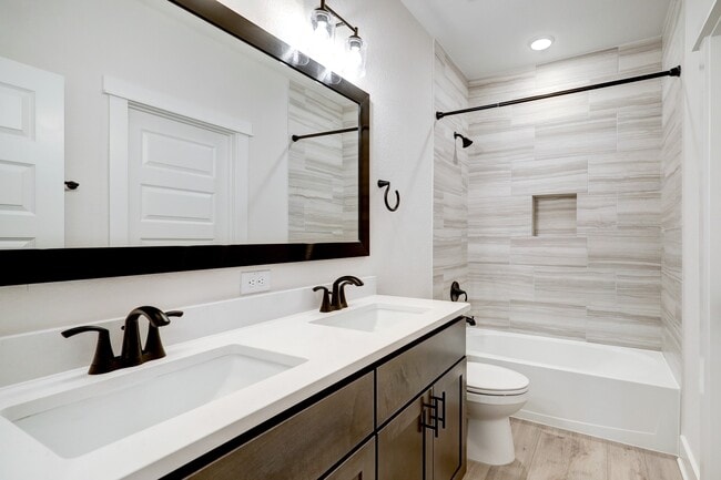 Building Photo - 3105 Somerset Levens Ln
