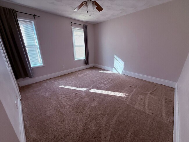 Building Photo - 4403 Davison St