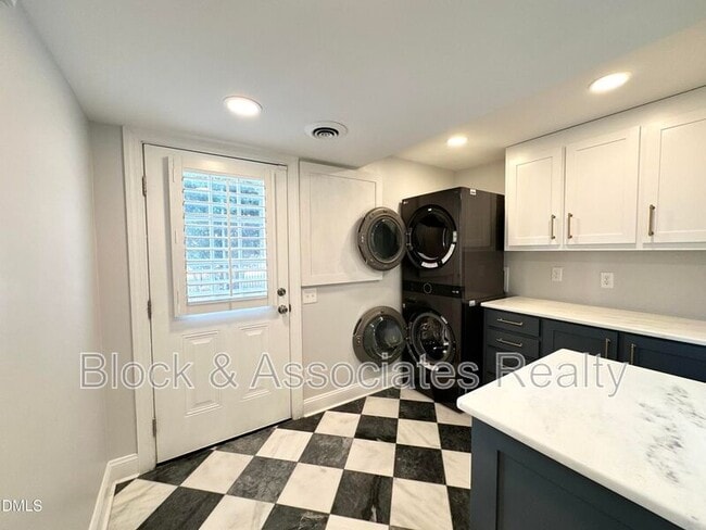 Building Photo - 4512 Drexel Dr