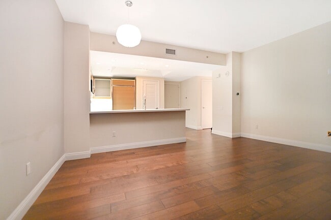 Building Photo - Turnberry Towers 2705W-City/Golf Course Vi...