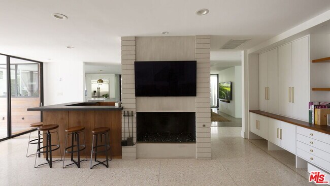 Building Photo - 6519 Springpark Ave