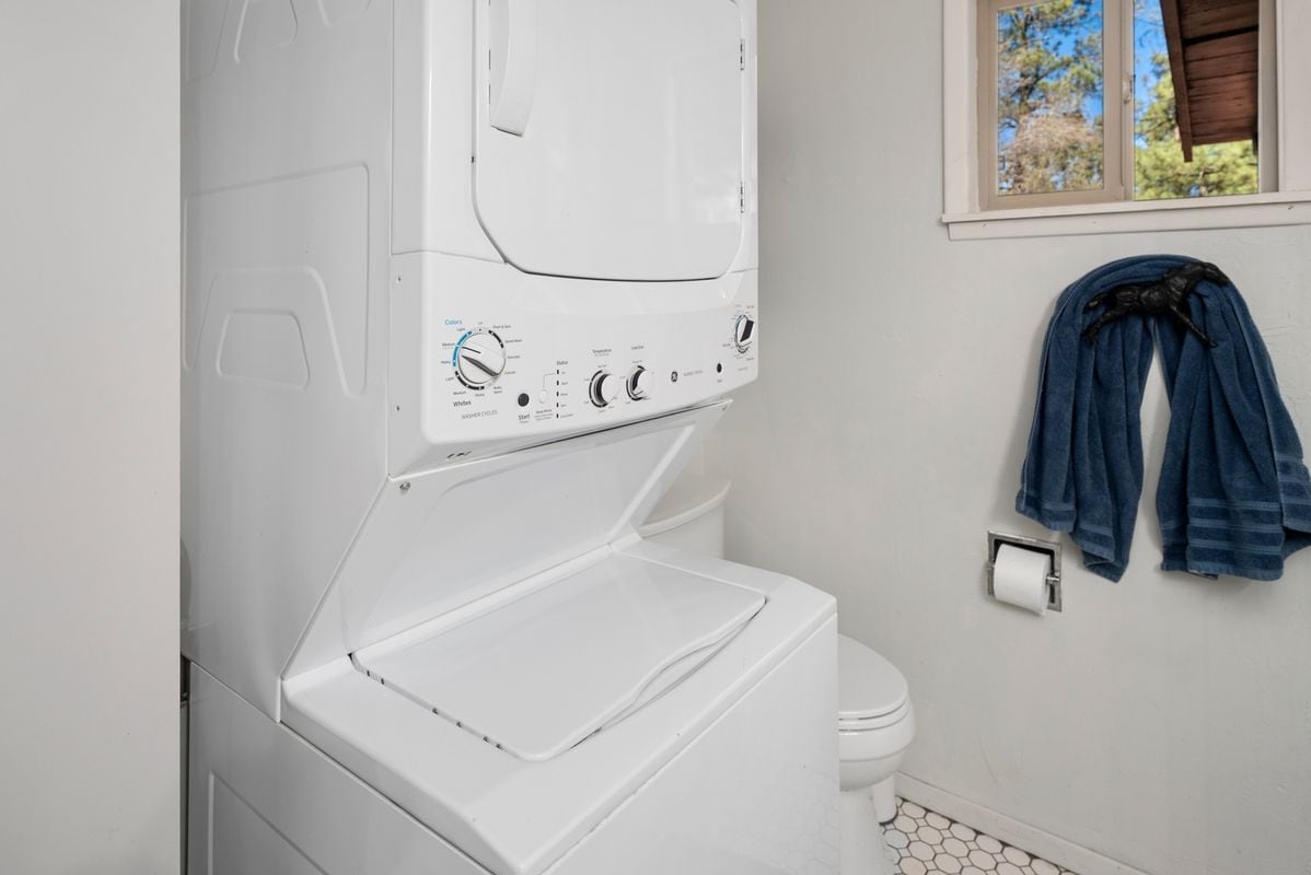 Building Photo - 402 4th St