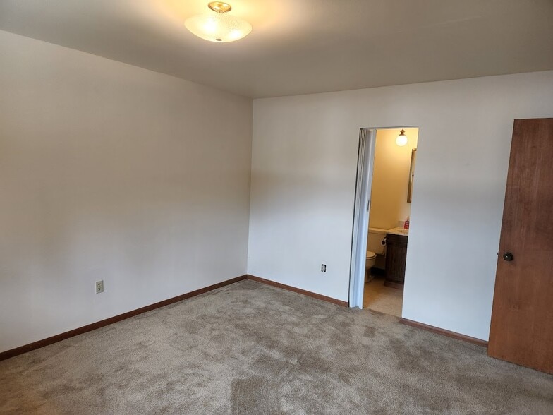 Bedroom - 301 E 1st Ave