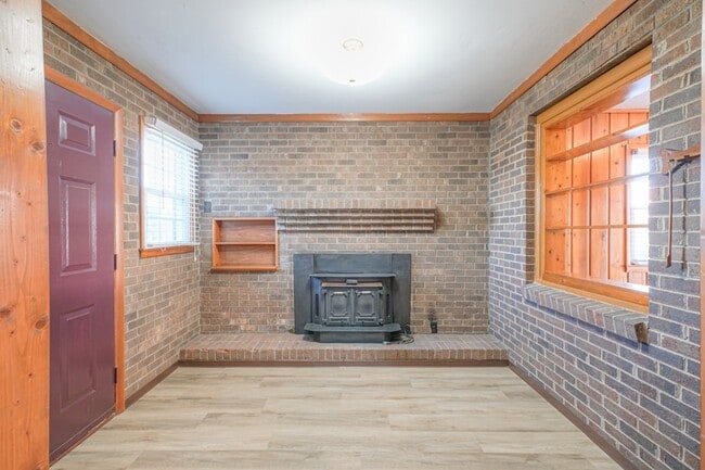 Building Photo - 476 Crescent Rd