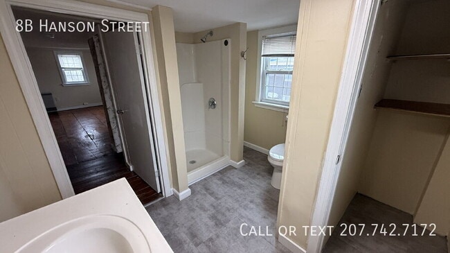 Building Photo - 8 Hanson St