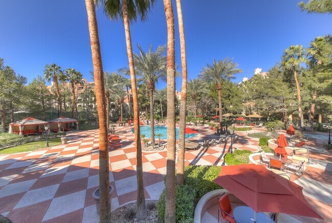 Building Photo - Meridian  Fully FURNISHED Condo with Strip & High Roller View. Includes Gas, Electric and Internet