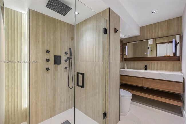 Building Photo - 9511 Collins Ave