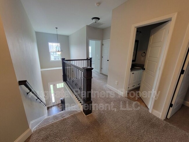 Building Photo - 257 Tulip Dr