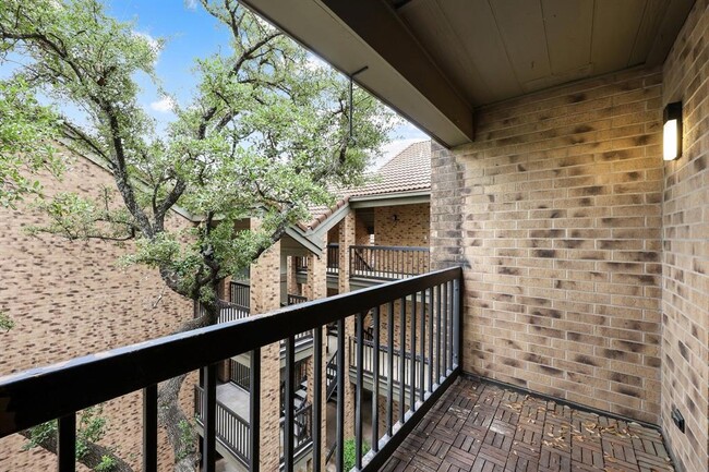 Building Photo - 8888 Tallwood Dr