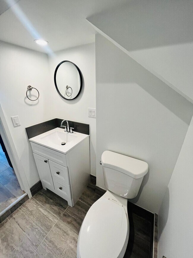 Building Photo - Mid City/Koreatown Recently Renovated Studio Available Now! Hurry Won't Last