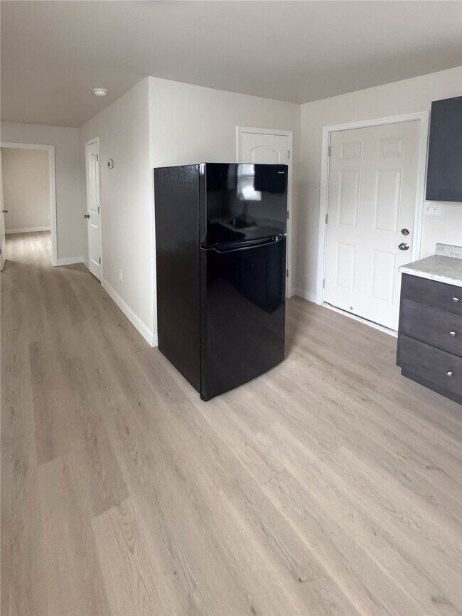 Building Photo - 2000 Meridian Ave