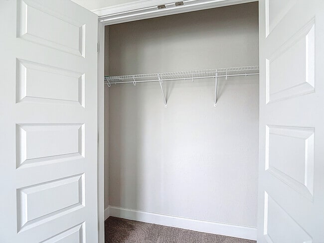 Building Photo - Welcome in to this beautiful Unfurnished -...