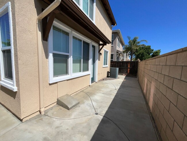Building Photo - 35884 Crickhowell Ave
